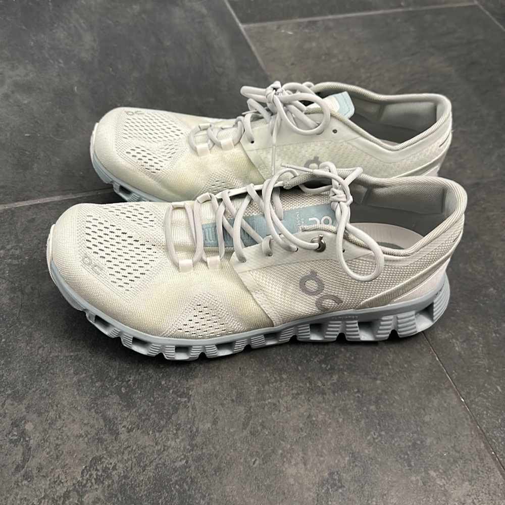 Gently worn On Running tennis shoes!